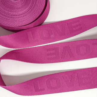 CINTA BAJO RELIEVE LOVE FUCSIA