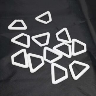 TRIANGULO PLASTICO BLANCO